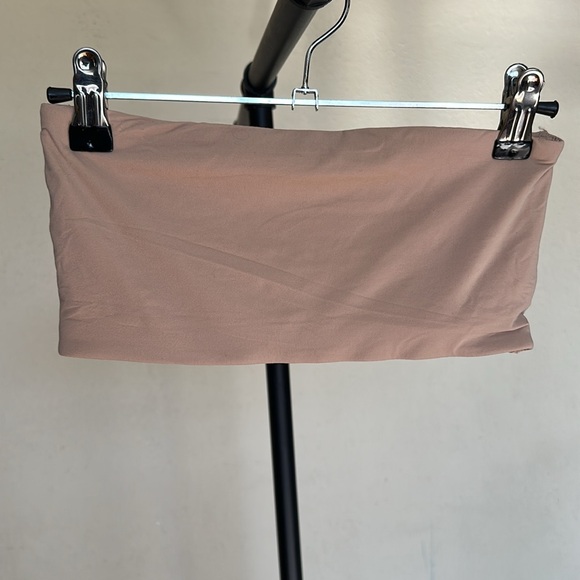 skims  fits everybody bandeau COLOR CLAY SIZE M‎ NWT - Picture 3 of 4